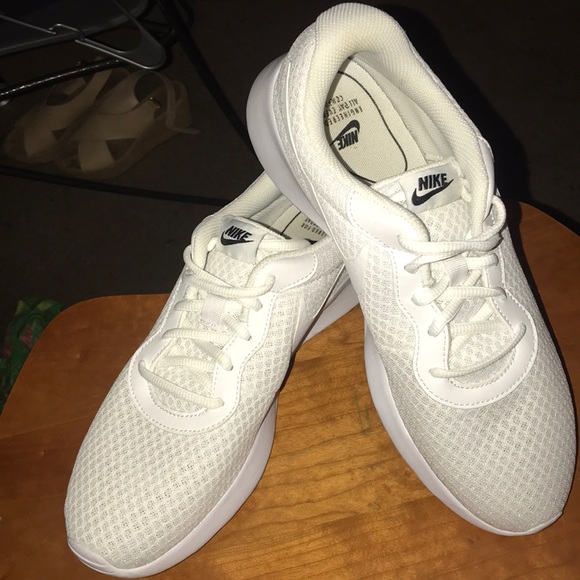 nike tanjun all white